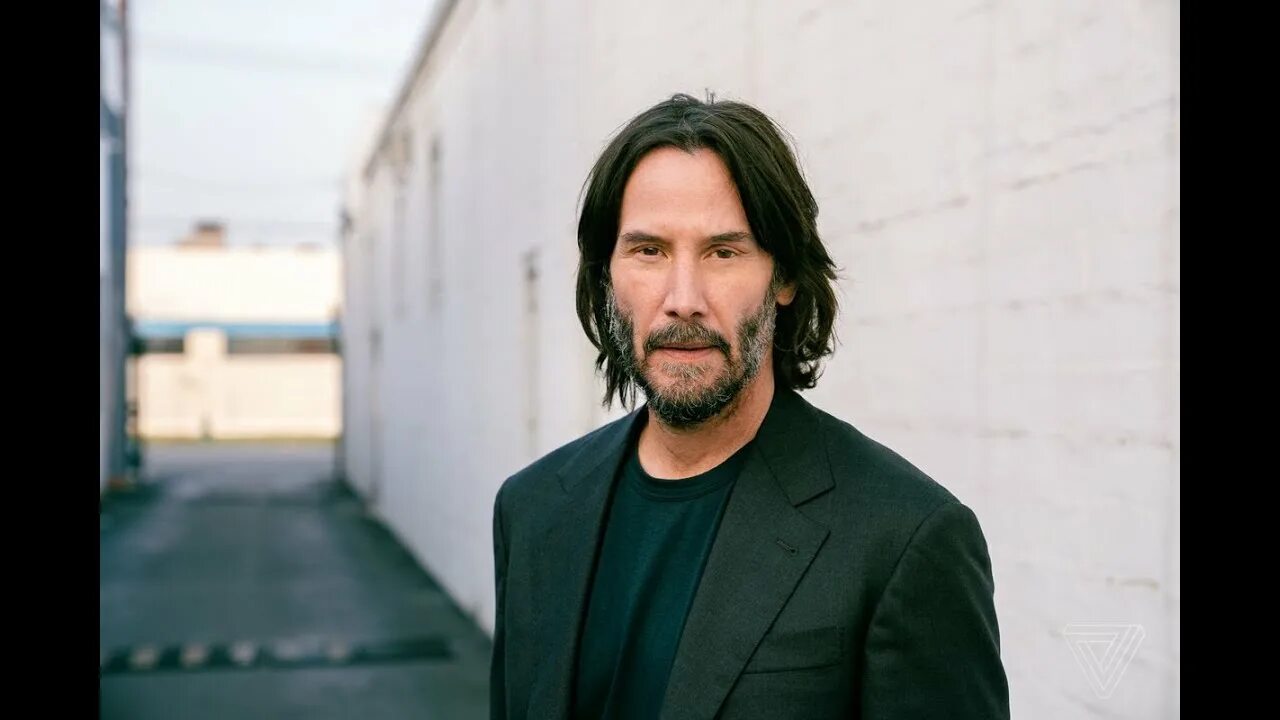 Киану ривз сейчас фото Keanu Reeves can’t stop laughing at the idea of NFTs - The Verge - YouTube