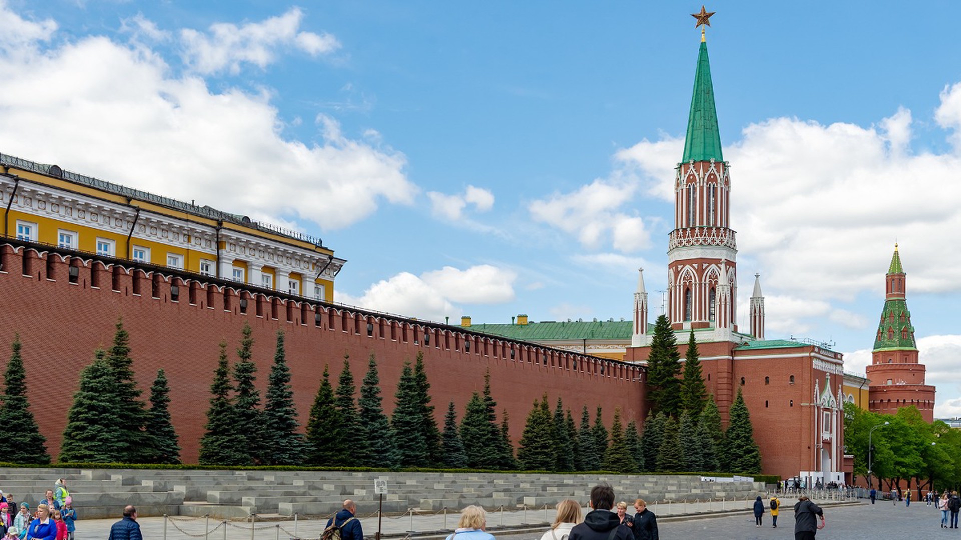 Киев кремль фото В Кремле прокомментировали возможность закрытия российского посольства в Болгари