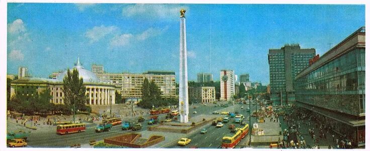 Киев ссср фото KIEV. Obelisk in honour of the Hero-City of Kiev on Victory Square. 1982. Postca