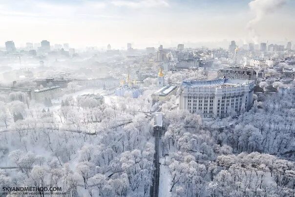 Киев зимой фото Incredible view of the Mikhailovsky Square from the Kiev funicular 2019 Киев - м