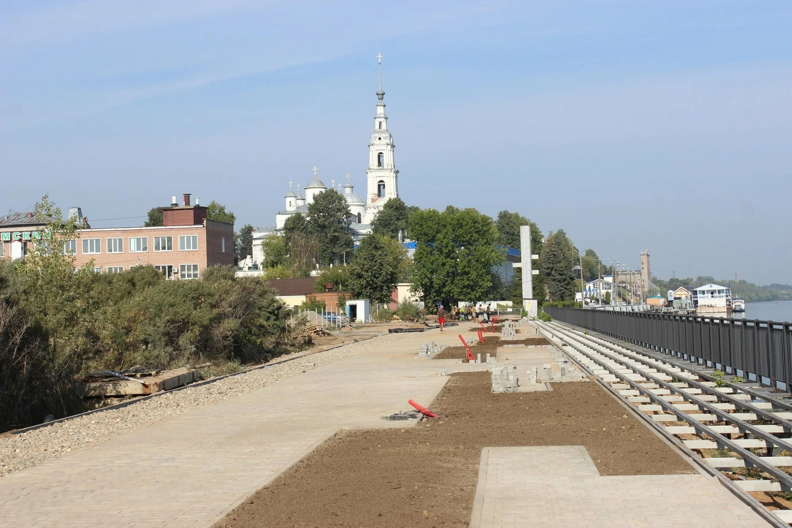 Кинешма набережная фото В Кинешме продолжается благоустройство стрелки реки Кинешемки Новости города Ива