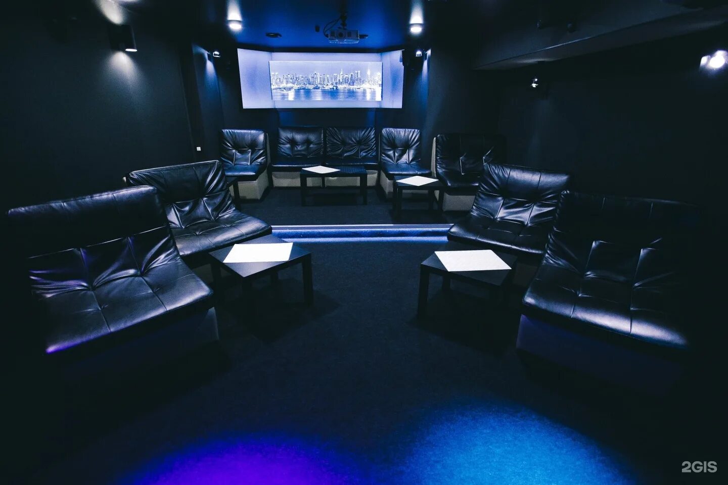 Кино кафе фото NewTone Friends Hall, антикинотеатр, Хлебный переулок, 2/3 ст2, Москва - 2ГИС