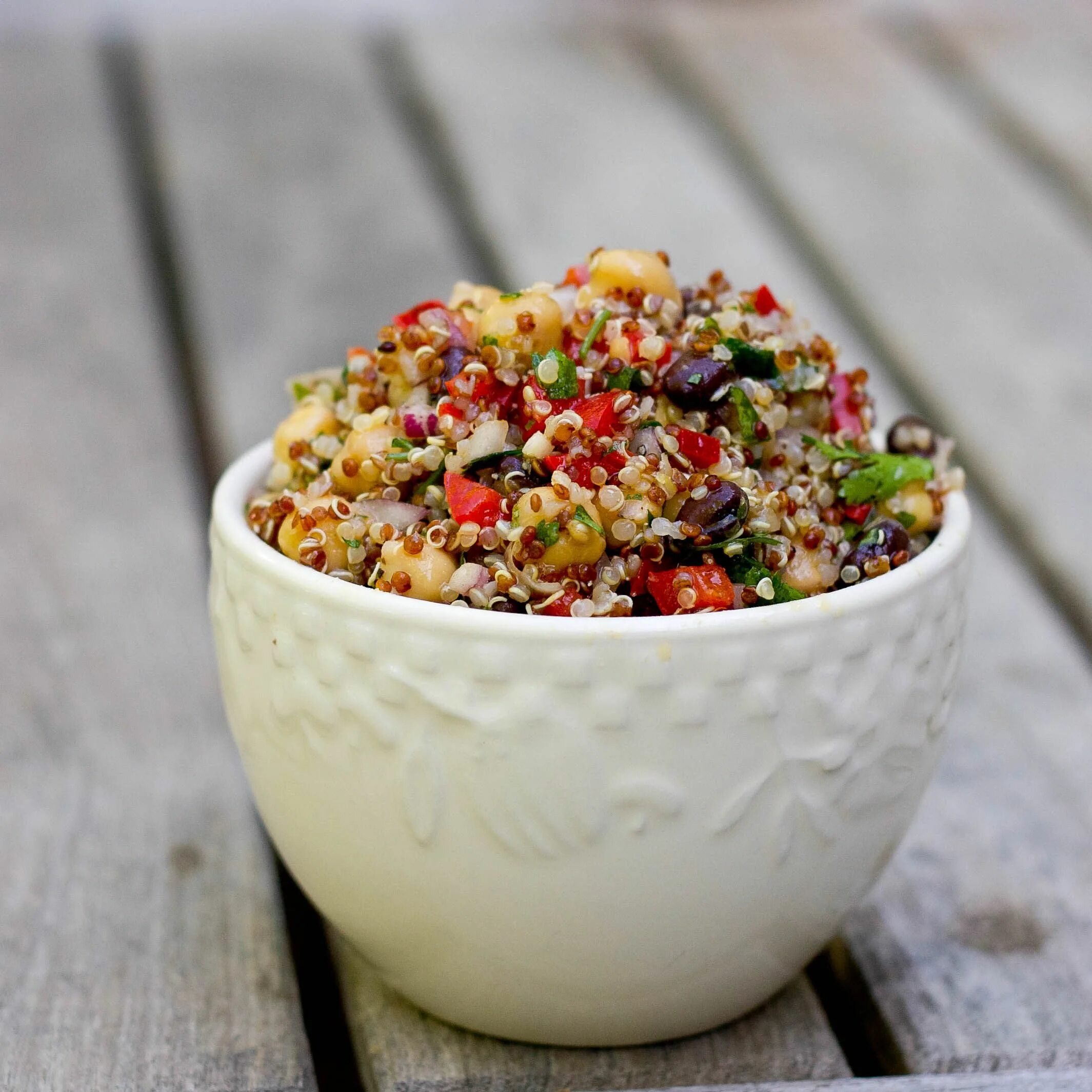 Киноа рецепты приготовления с фото Mediterranean Salad with Chickpeas, Black Beans, Quinoa and a Lemon-Cumin Vinaig