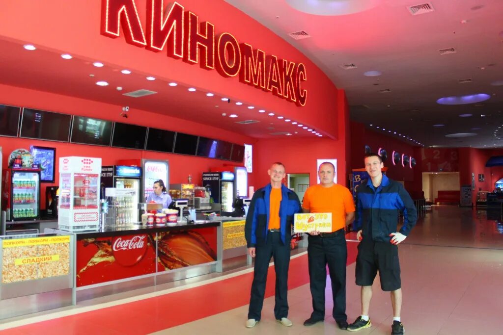 Киномакс казань фото Грузчики ШустрикоФФ отгрузили 1200 кресел Киномакс.Шустрикофф