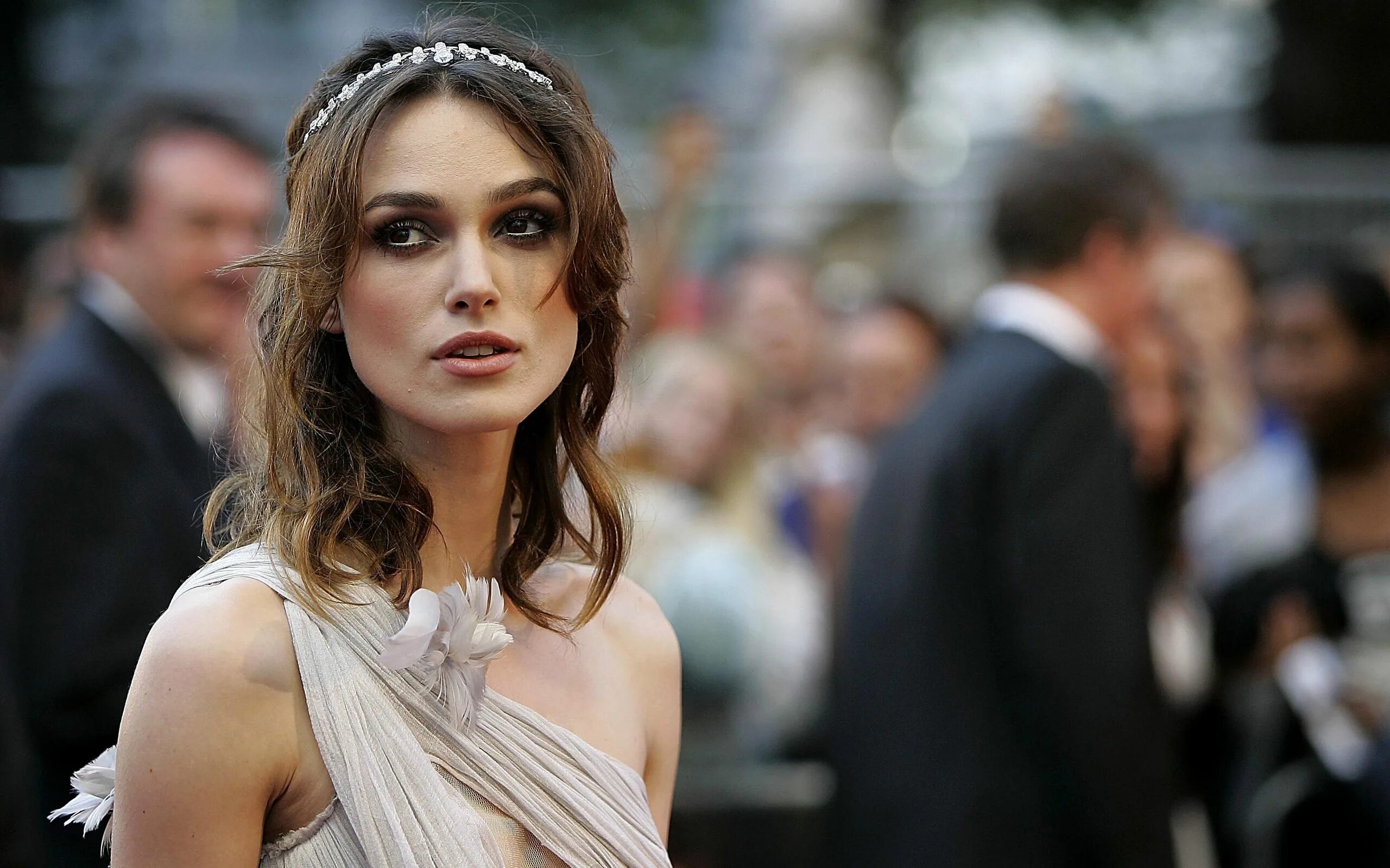 Кира найтли фото Keira Knightley Long Hairstyles Wallpaper Photo and Images - http://bit.ly/2wXZd