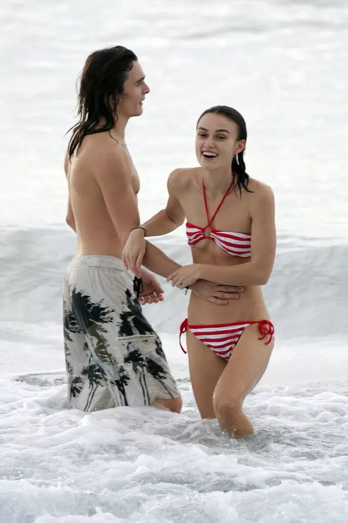 Кира найтли фото на пляже keira-knightley-bikini-1-02 Keira knightley- Flickr