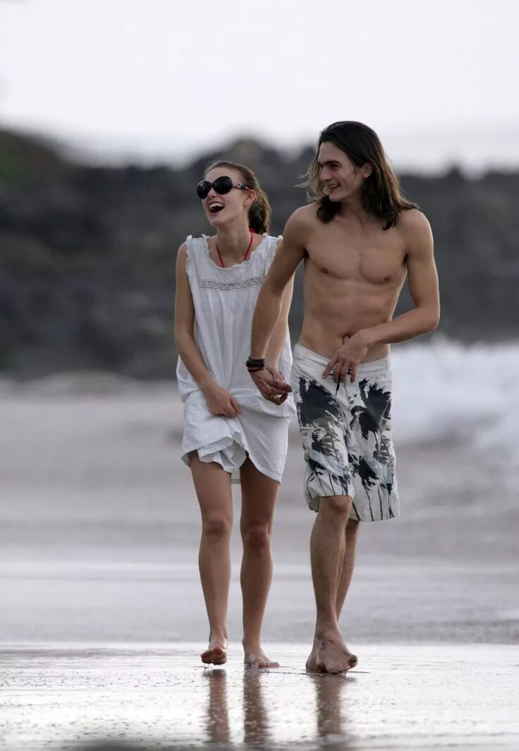 Кира найтли фото на пляже Keira Knightley & Rupert Friend Winter vacation outfits, Beach vacation outfits,