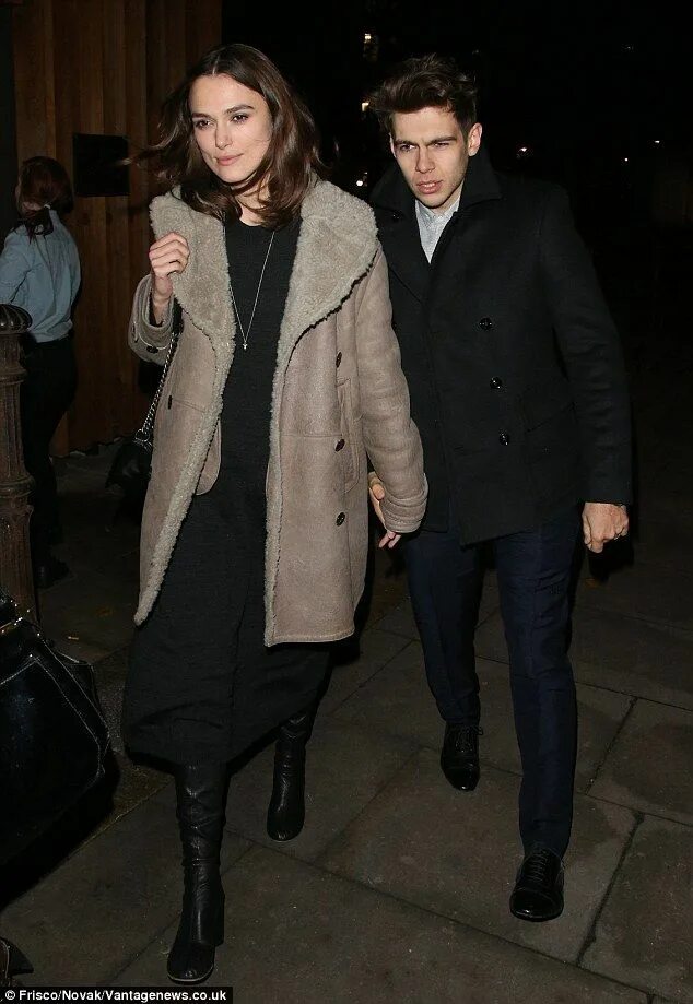 Кира найтли и муж фото Keira Knightley and husband James Righton are hand in hand as they step out for 