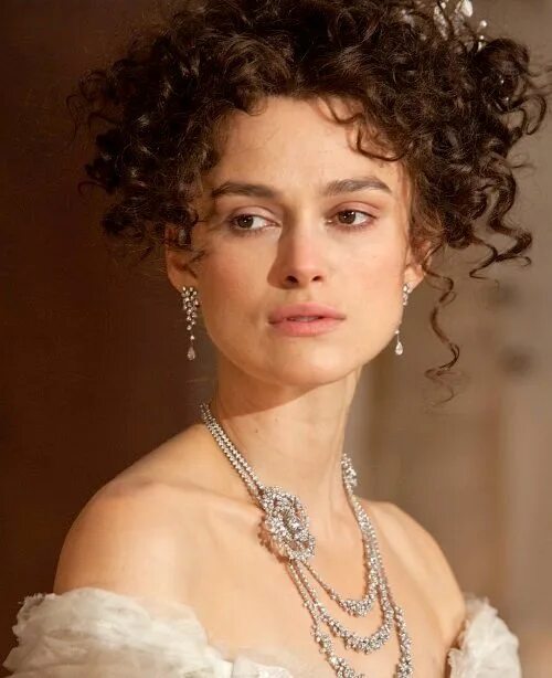 Кира найтли каренина фото Home is now behind... the world is ahead. Keira knightley, Celebs, Chain necklac