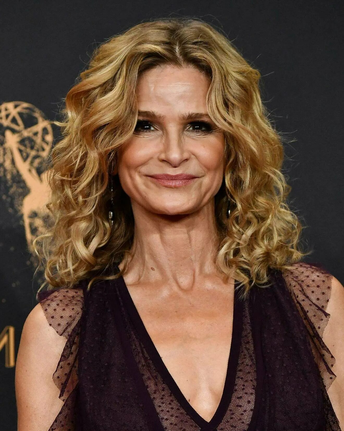 Кира седжвик фото Kyra Sedgwick: 2017 Emmy Awards in Los Angeles-02 - GotCeleb