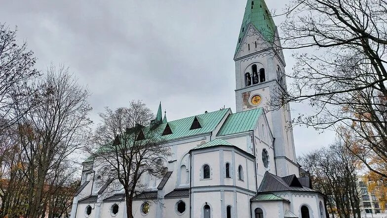 Кирха луизы в калининграде фото Игра цветов и былое величие": в Калининграде завершают ремонт кирхи королевы Луи