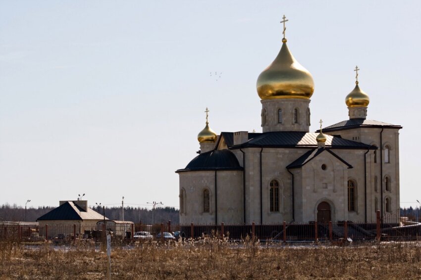 Кириши фото храма Церковь Рождества Богородицы, православный храм, ул. Нефтехимиков, 33, Кириши, Р