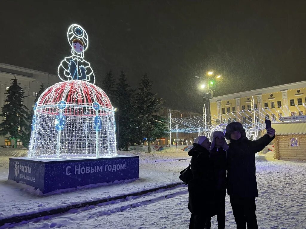 Киров 2024 фото Филиал "Кировэнерго" украсил улицы города Кирова праздничной инсталляцией