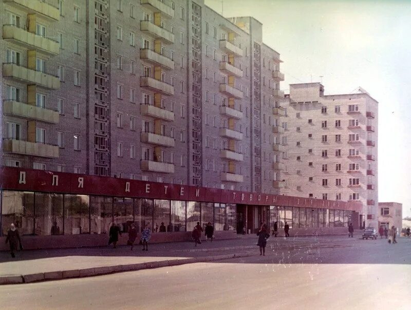 Киров 90 годы фото Улица Дзержинского в 90-х. А вдруг кто-то узнает свой двор? ТИПИЧНЫЙ КИРОВ Фотос