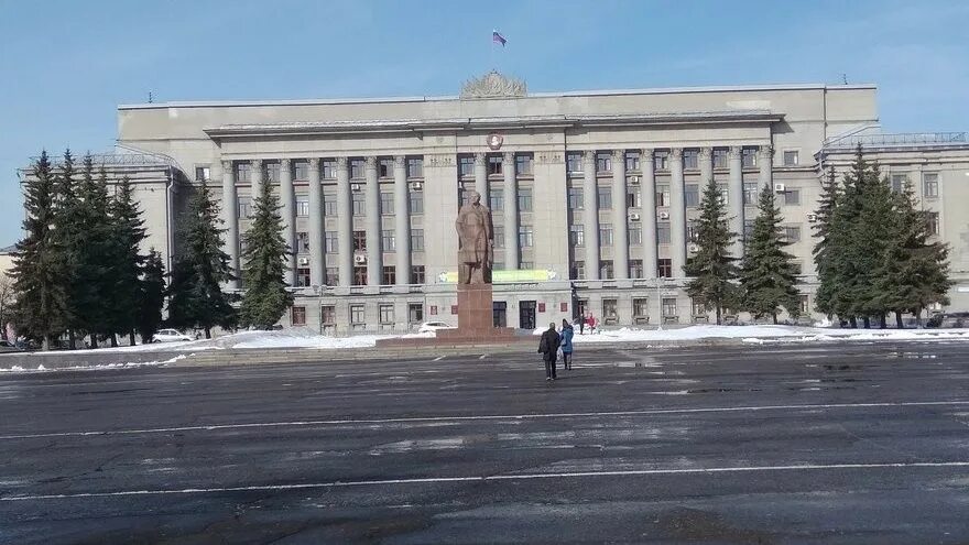 Киров администрация фото Театралку почистили от снега, как корабль во время шторма - Общество - Newsler.r