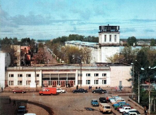 Киров фото архив Вид на главную проходную ВМП "Авитек" и территорию завода, конец XX века 2022 Мо