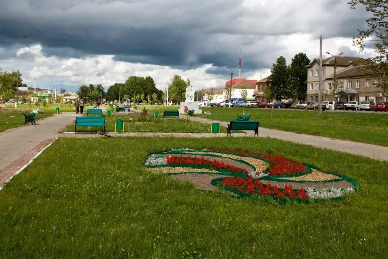 Киров калужская область фото города Заводская площадь и сквер Самусенко (июль 2012 года) Киров Калужской области гор
