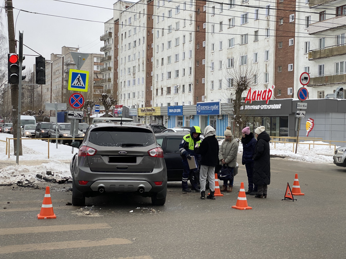 Киров сегодня фото Сегодня в Кирове столкнулись два автомобиля - Происшествия - Newsler.ru