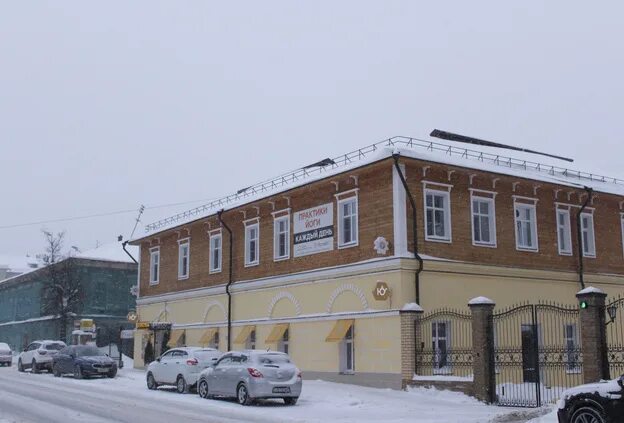 Киров спасская 67 фото Попал в сети бюрократии: спасут ли местные власти здание Вятского реального учил