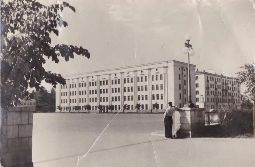 Киров ссср фото г. Киров. Областная партийная школа. фото А. Скурихина ИЗОГИЗ - покупайте на Auc