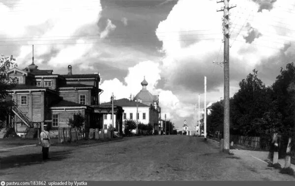 Киров старые фото В космосе развернули флаг 650-летия Кирова. На борт Международной... Интересный 