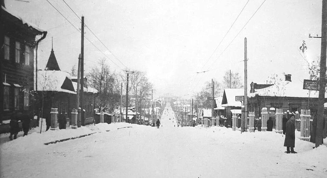 Киров старые фото The prospect of Karl Marx Street to the north of the intersection with Vorovsky 