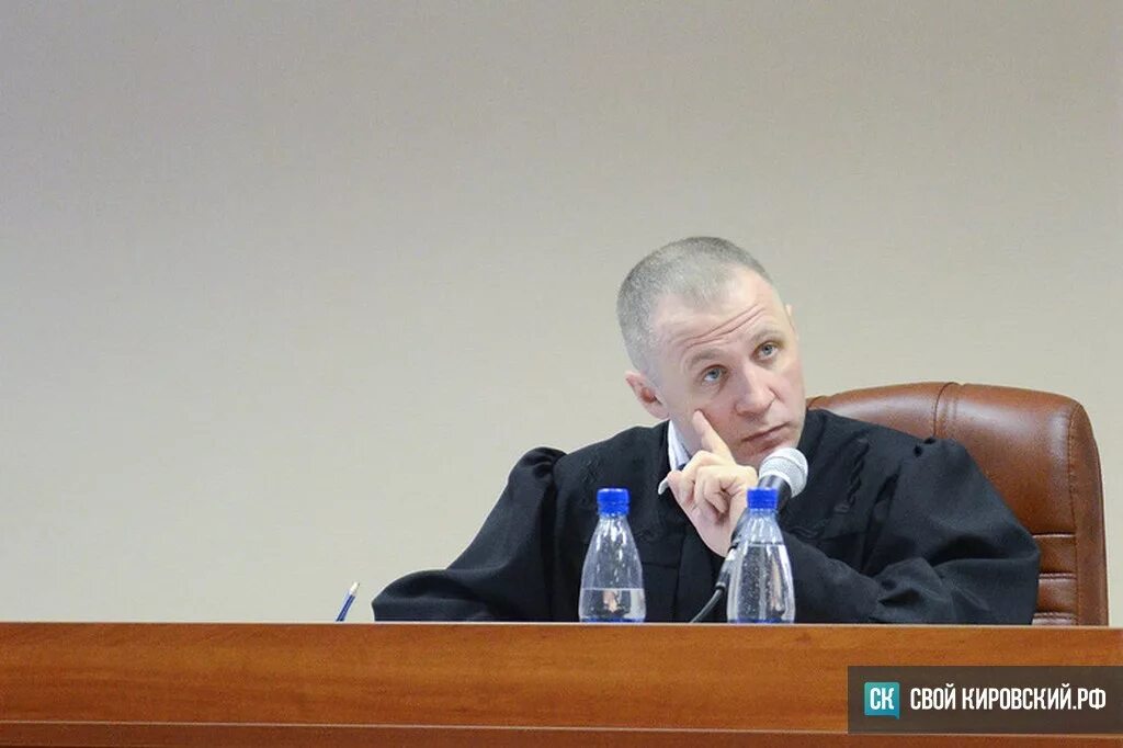 Киров судьи фото День сурка. В Кирове начался повторный суд над Алексеем Навальным