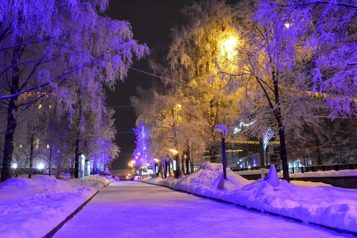 Киров зимой фото Вечерний Киров: малый сквер на улице Карла Маркса / Автор: Pavel Kopmeyster