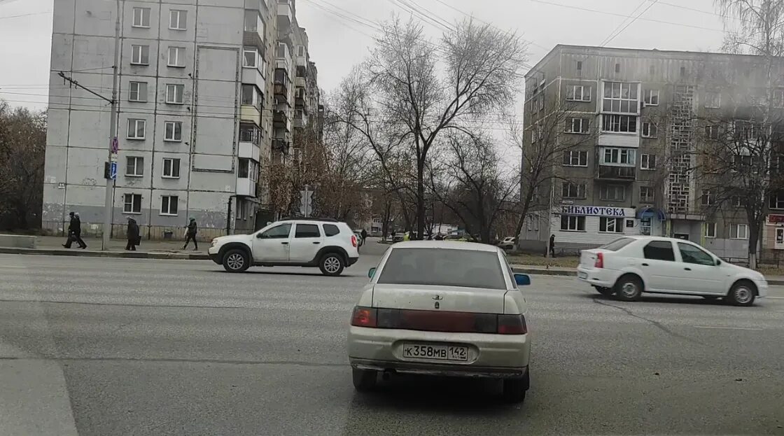Кирова 88 фото В гиблом месте на Кирова водители продолжают опасно нарушать (ВИДЕО) - Новости Н