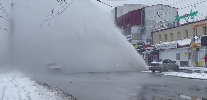 Кирова омск фото В омском автобусе выбило стёкла из-за прорыва трубопровода