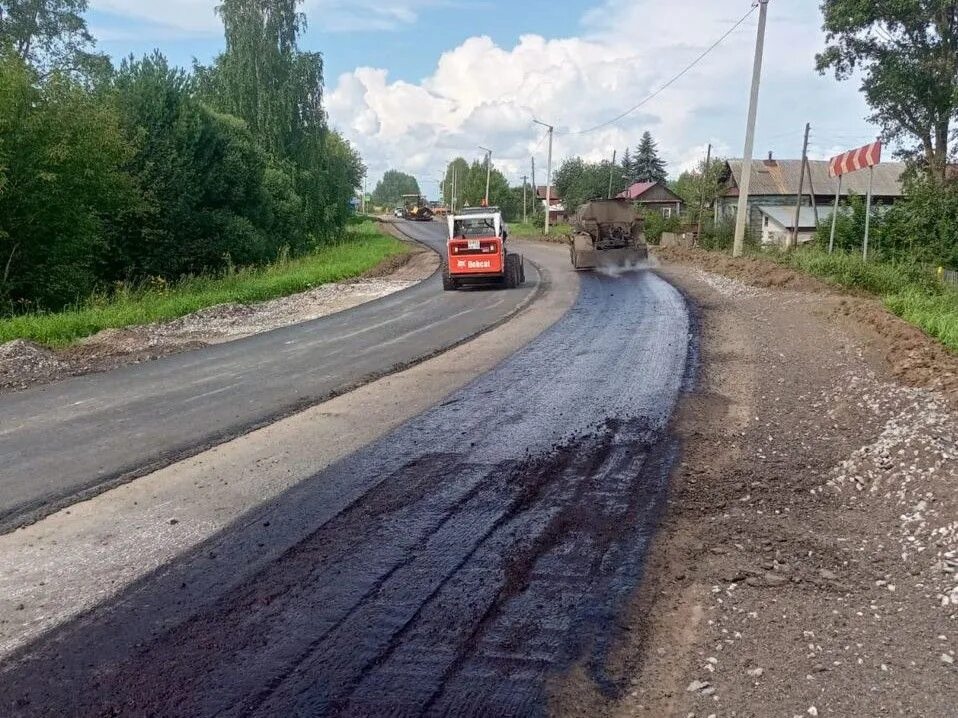 Кировские дороги фото Подрядчик приступил к ремонту участка дороги Киров - Русское