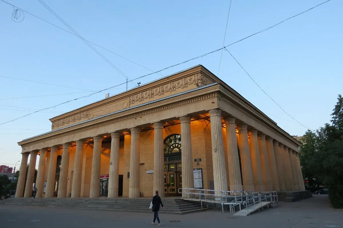 Кировский завод метро фото Автово: как взлетел и упал сталинский ампир Музей Оранэлы Дзен