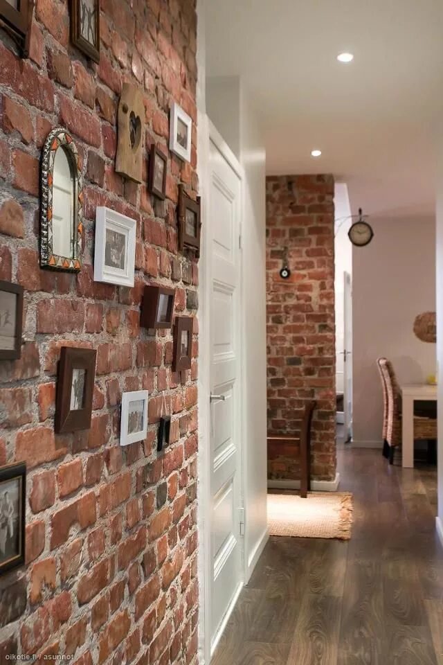 Кирпич в интерьере прихожей фото Pin by Anne Hukkanen on For the Home Brick interior, House interior, Brick cotta