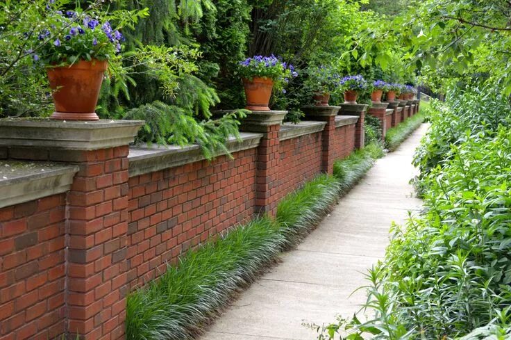 Кирпич в ландшафтном дизайне Home HousEvolve Brick fence, Brick garden, Brick wall gardens