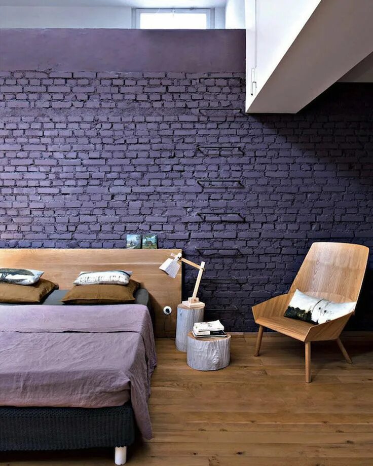 Кирпичная стена в интерьере цвет стен Une déco en ultra violet Shake My Blog Murs en briques peints, Deco, Brique pein