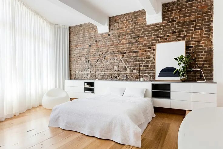 Кирпичная стена в интерьере цвет стен Inside The Surry Hills Warehouse Conversion Bedroom brick wall, Small bedroom ar
