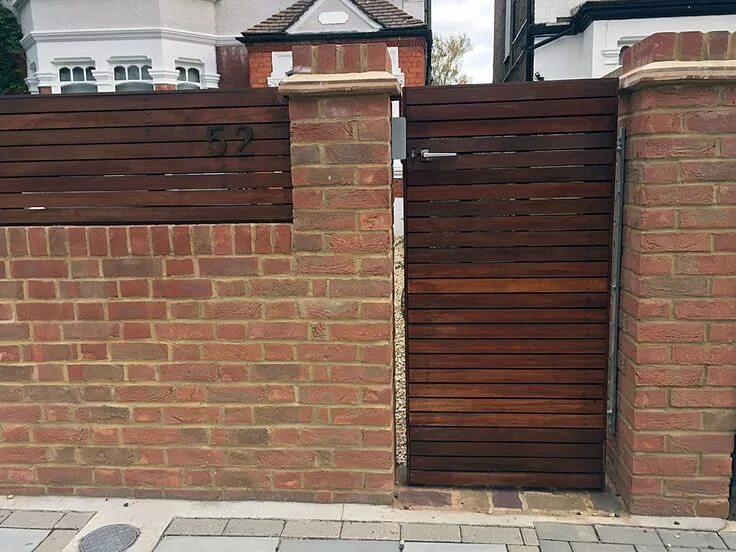 Кирпичные ворота фото Brick garden wall automatic gate hardwood screen London Fulham Chelsea Kensingto