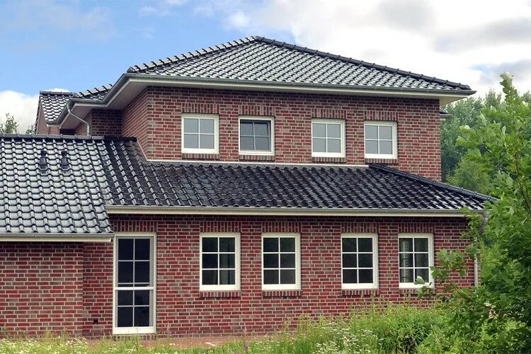 Кирпичный дом фото крыши Черепица с насадкой для антенны Roben Flandern schwarz купить по низкой цене в М