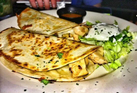 Кисадилия фото рецепт с фаршем Quesadilla Chicharron de Pollo - Picture of Little Havana Restaurante y Cantina 