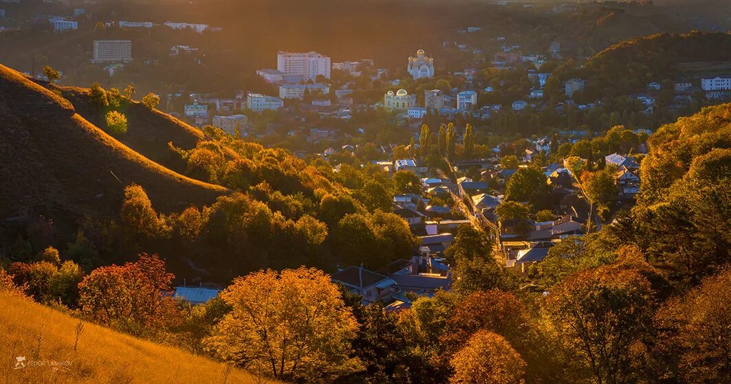 Кисловодск осенью фото Рыжая осень, рыжий рассвет / Вид на Кисловодск с холмов Фотопроект "Открывая Ста