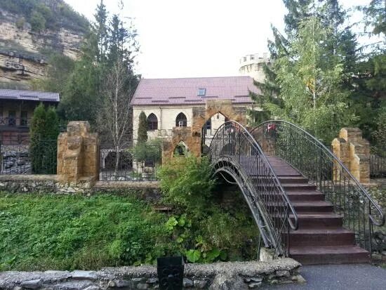 Кисловодск замок фото Шумно - Picture of Zamok Kovarstva I Lyubvi, Kislovodsk - Tripadvisor