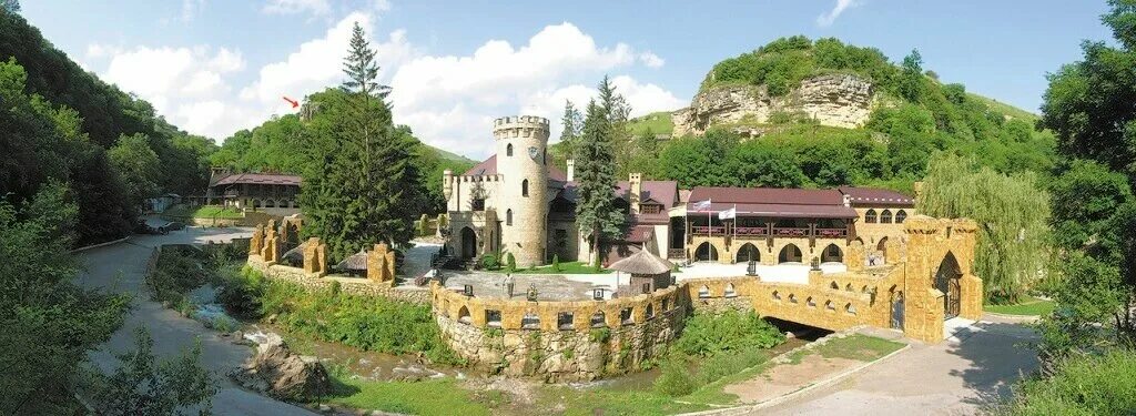 Кисловодск замок фото Скала Замок коварства и любви в долине реки Аликоновки - В Кисловодске - LiveJou
