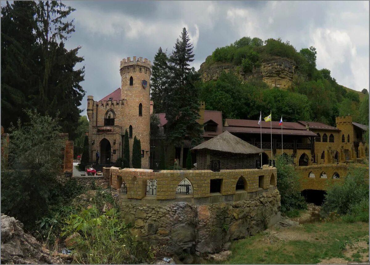 Кисловодск замок фото Замок Коварстко и Любви в Кисловодске Домик у Холма Дзен