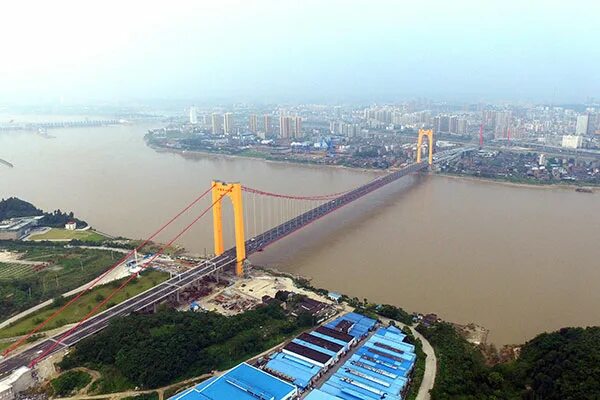Китай через реку фото Zhixi Yangtze River Bridge opens for traffic in central China’s Hubei