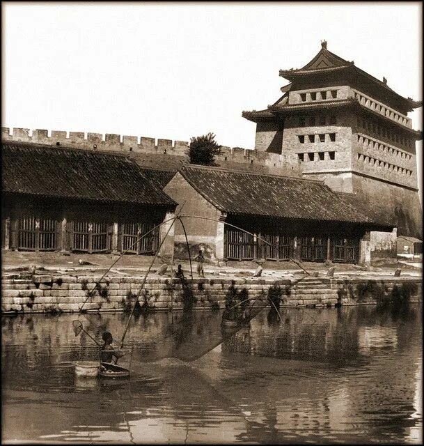 Китай город старые фото Fisherman In Grand Canal By The East Gate, Peking, China c1907 HC White Co. REST