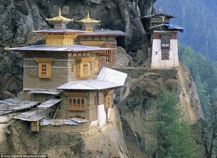 Китай монастыри фото On a wing and a prayer: The extraordinary hanging monasteries that cling to the 