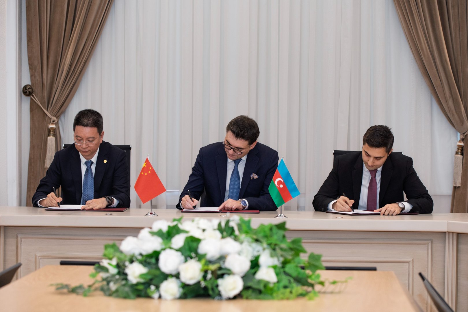 Китай рус фото Azerbaijan's Ministry of Energy signs documents on cooperation in field of renew