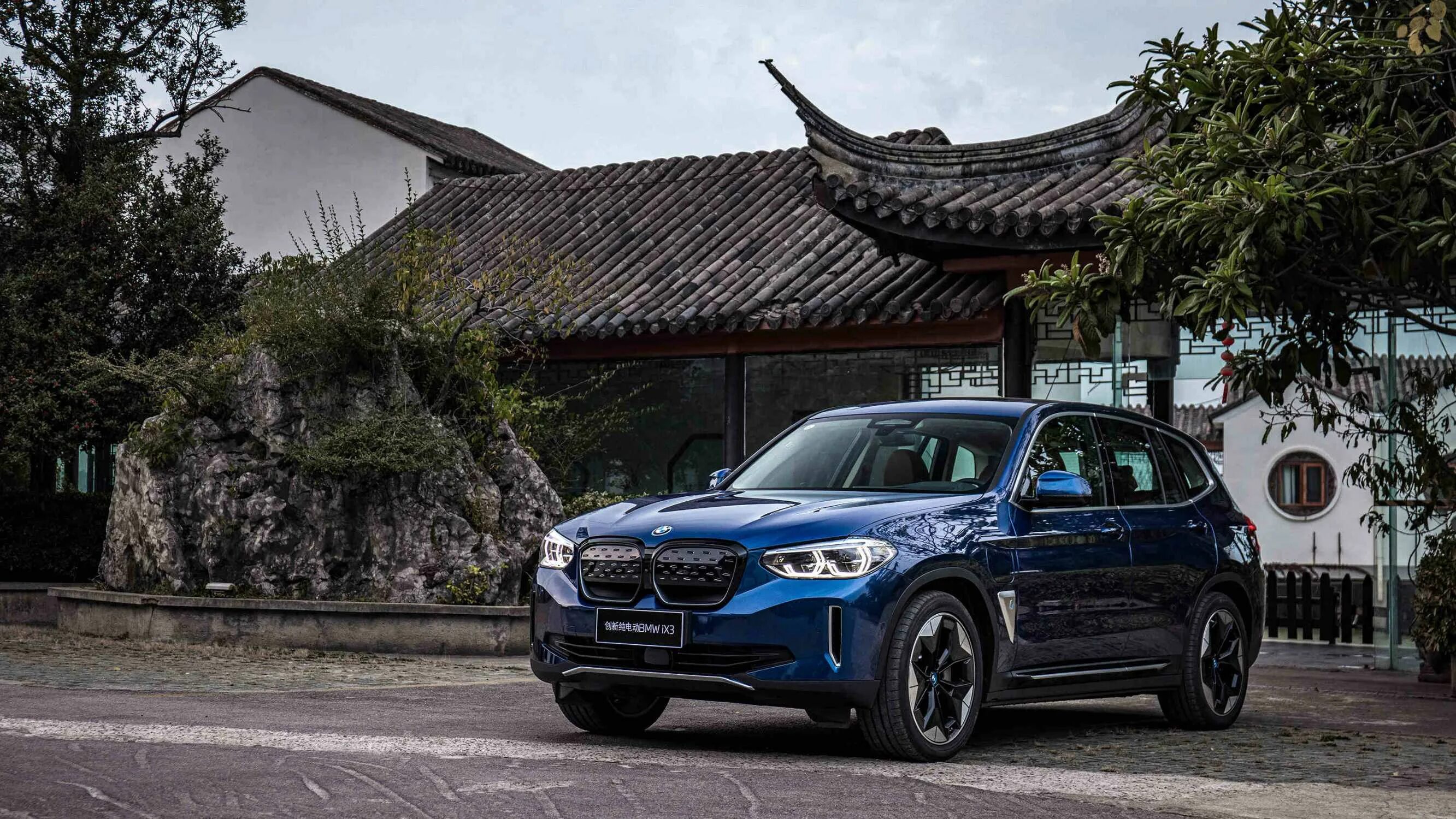 Китайская бмв фото The First-Ever BMW iX3 (12/2020)