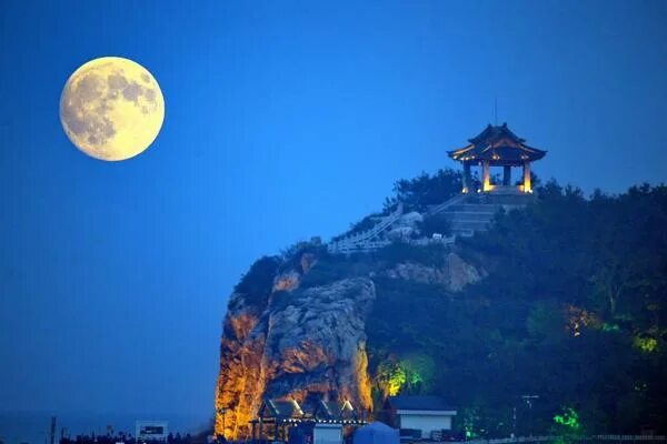 Китайская луна фото Full moon marks Mid-Autumn Festival across China