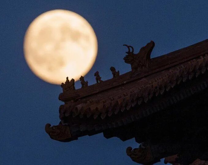 Китайская луна фото People's Daily China on Twitter The biggest #supermoon of 2019 will appear on Fe